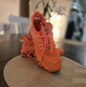 Womens Unique, Comfortabke Athletic/workout Shoes. Size 7.5. Neon Orange.